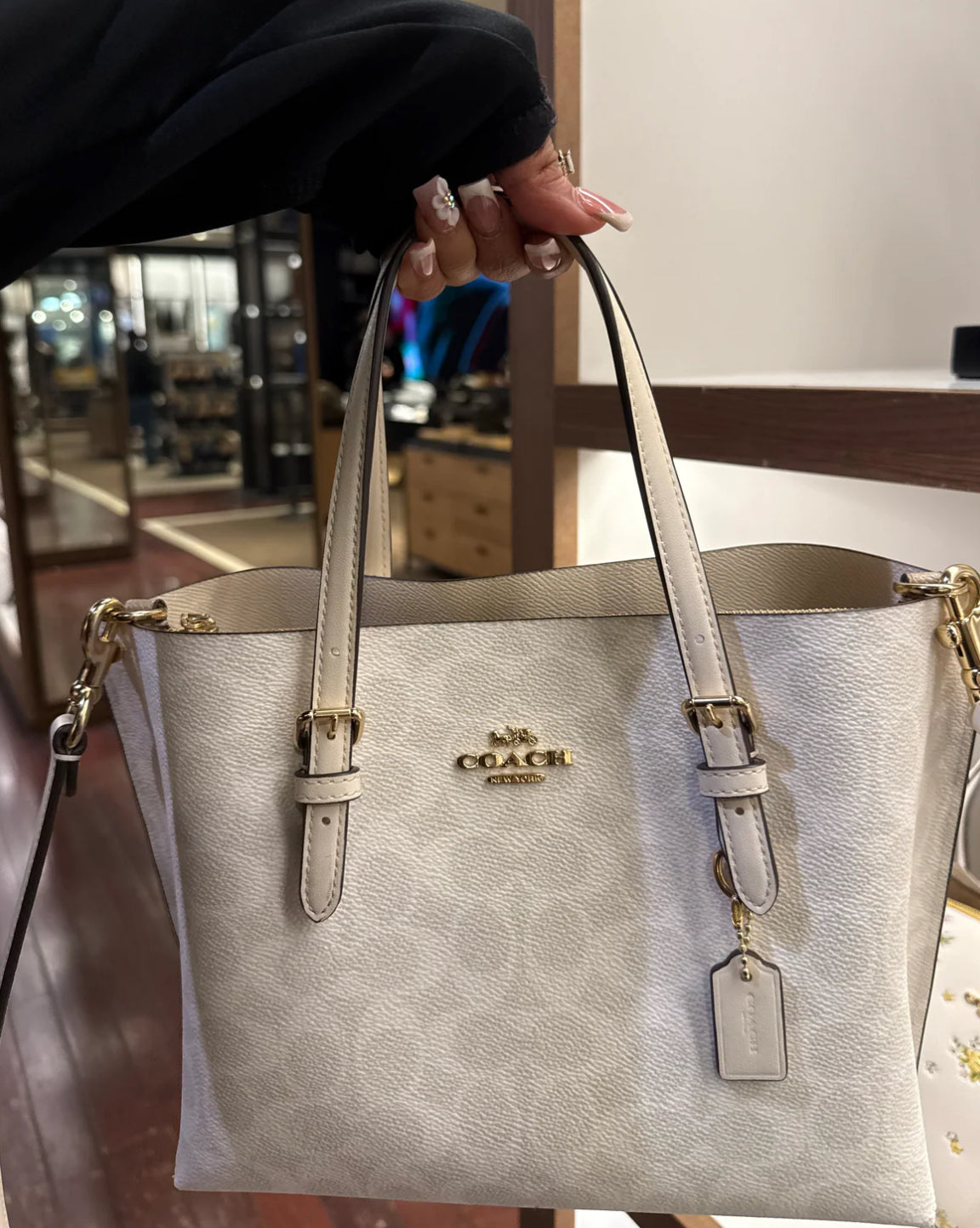 🤍White purse with cross body strap