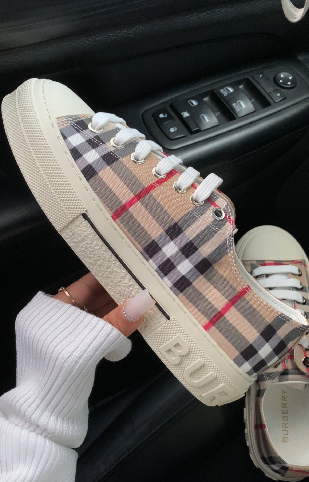 Unisex Berry shoes