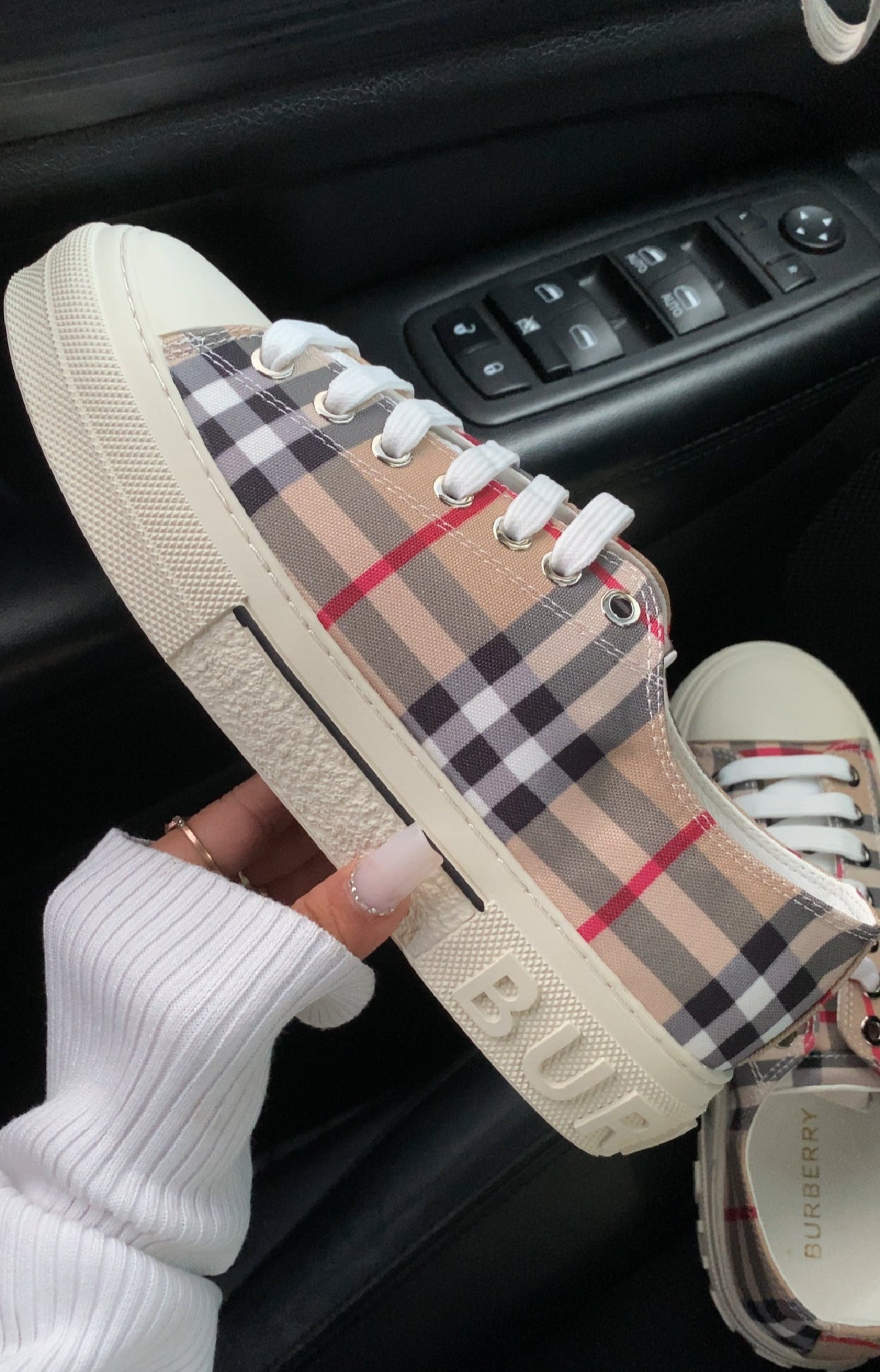 Unisex Berry shoes