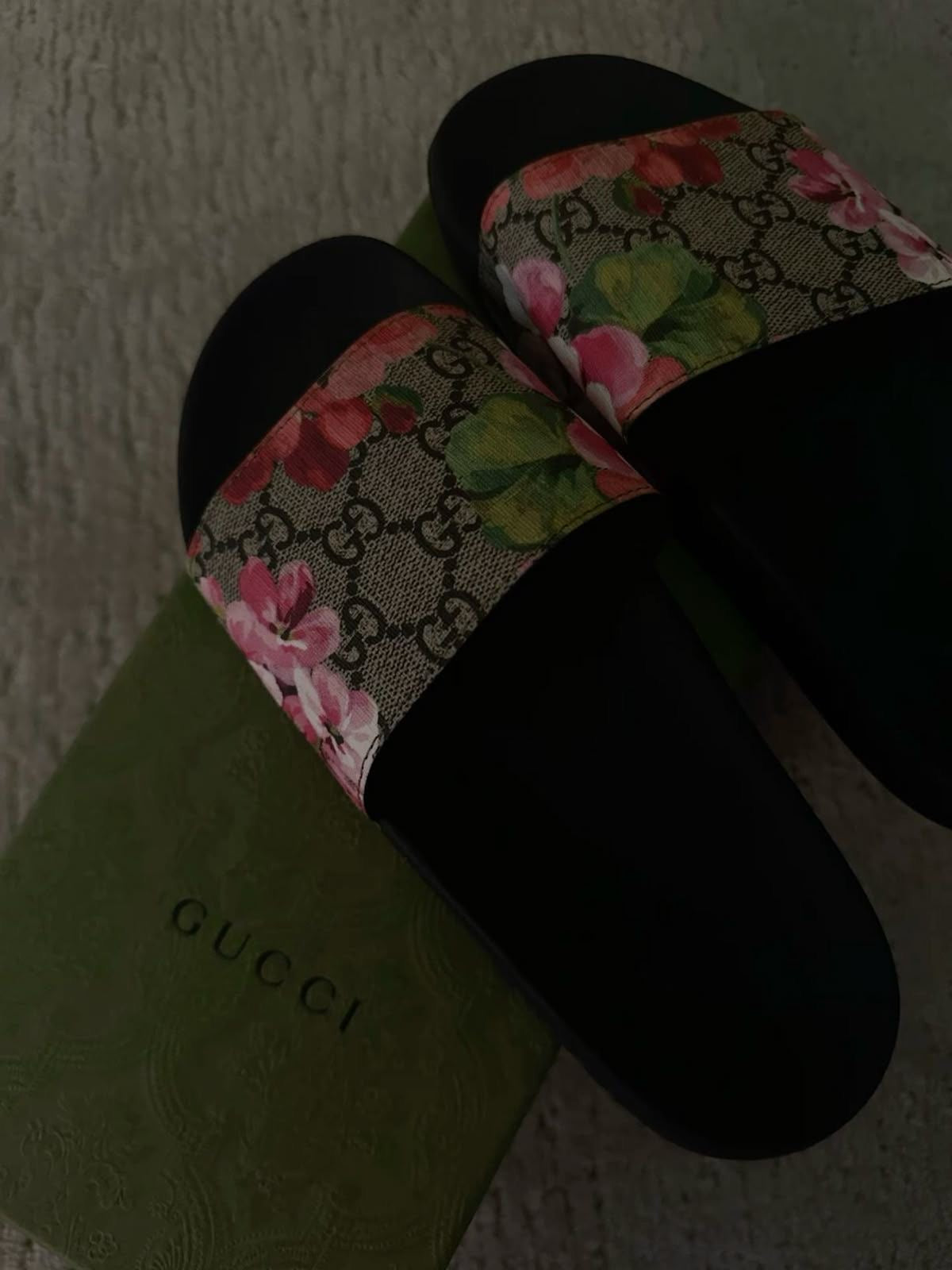Woman’s Floral slides