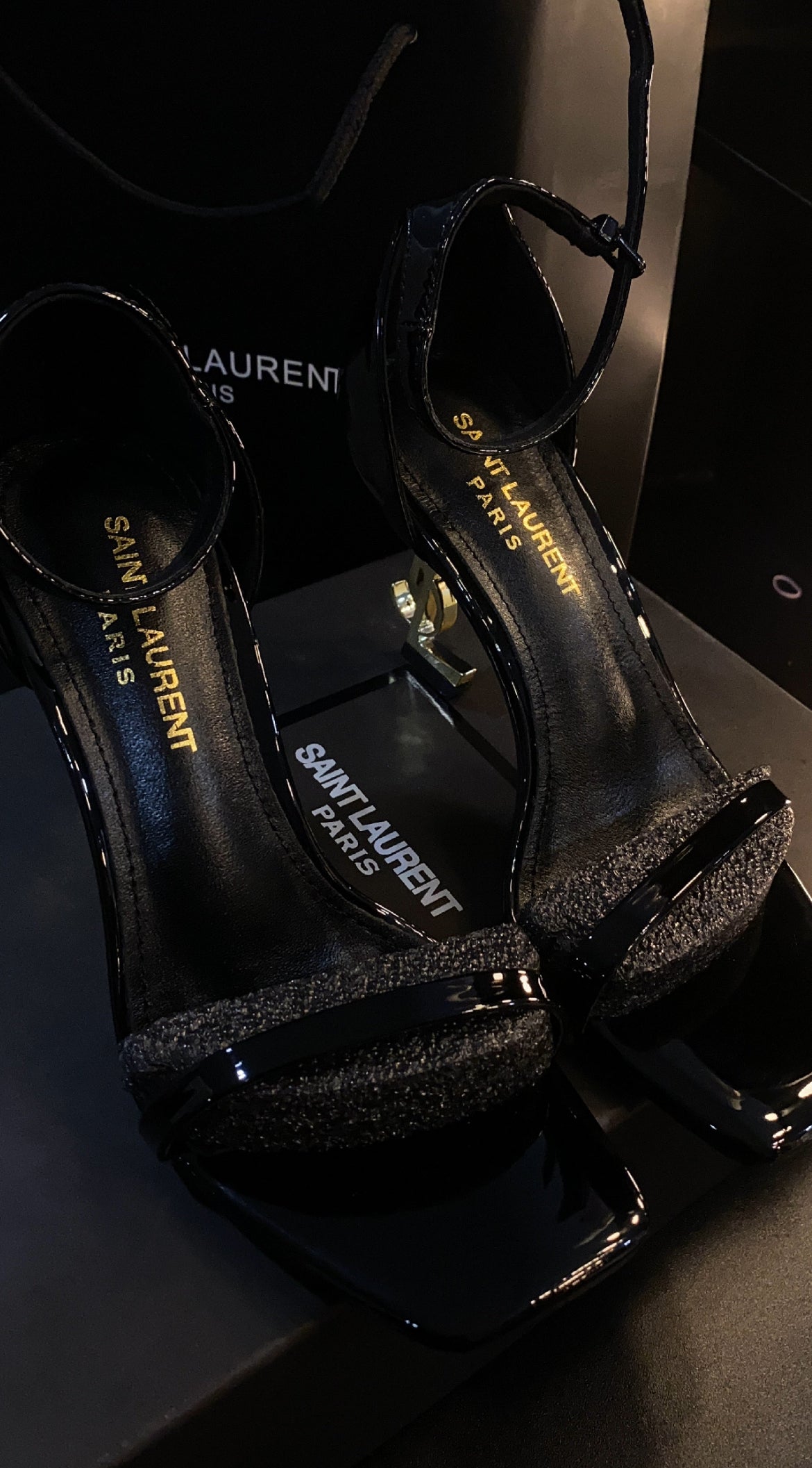 Y/sl Black & gold heels