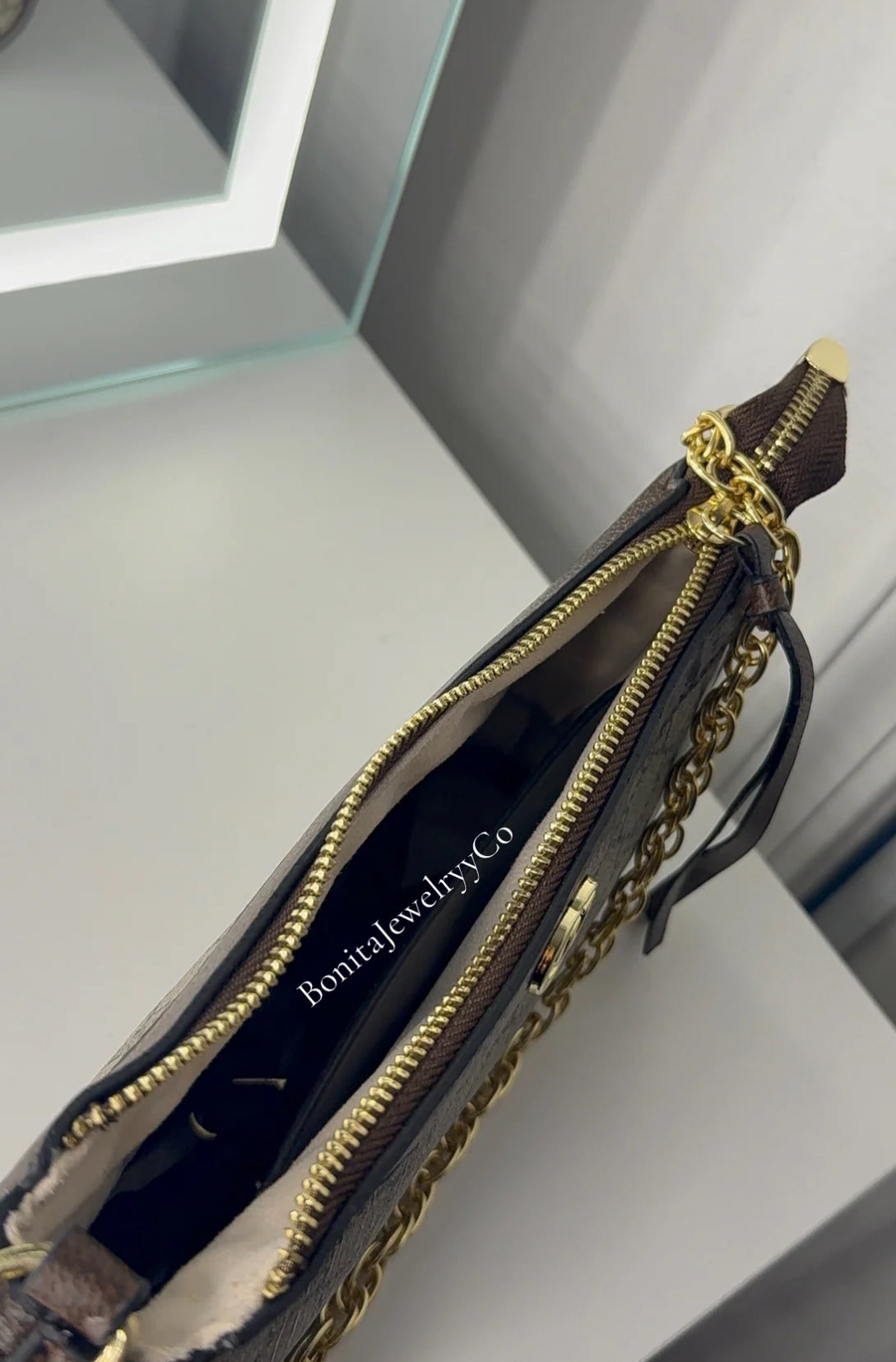 GG cross body purse