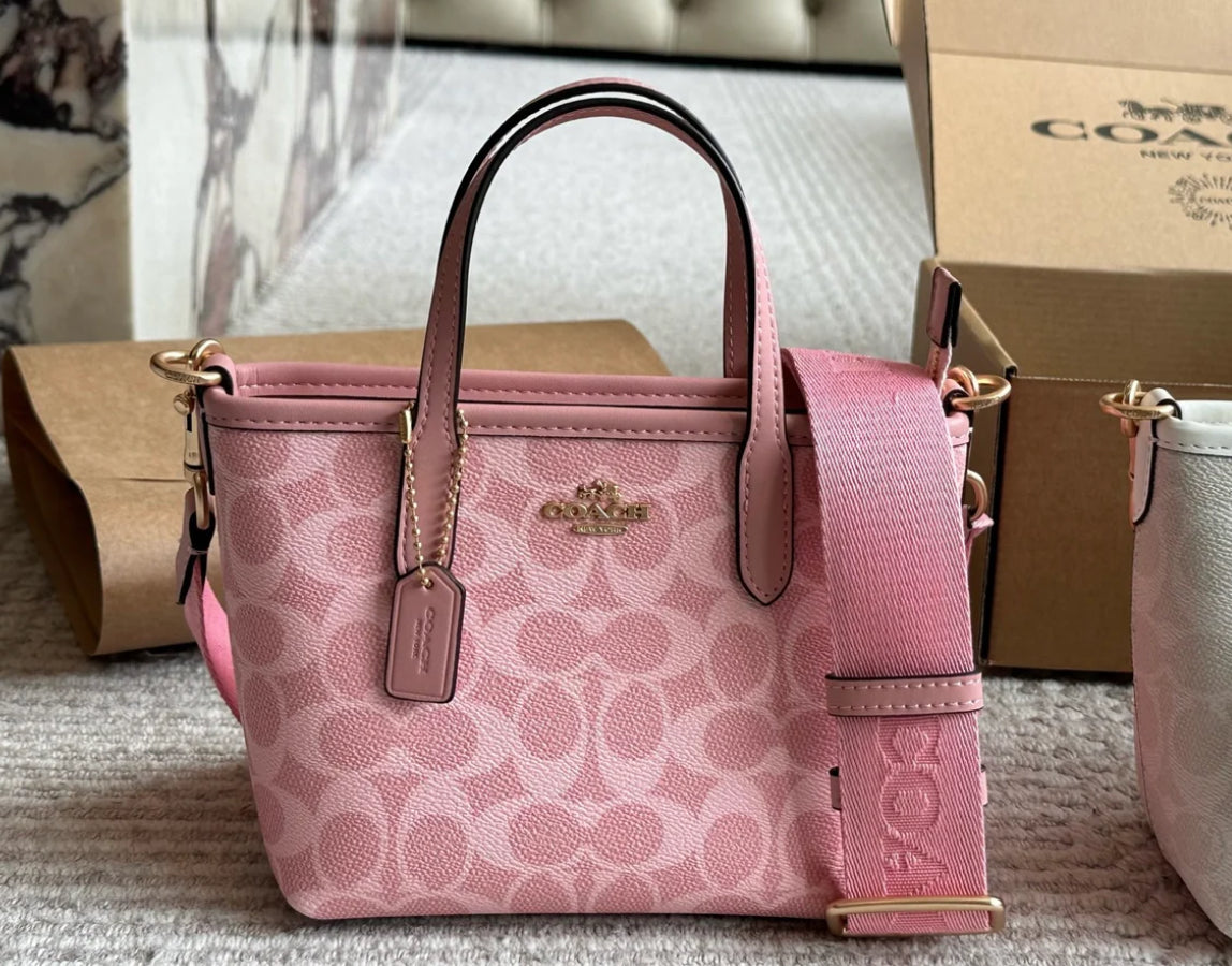 🎀Mini Pink purse with cross body strap