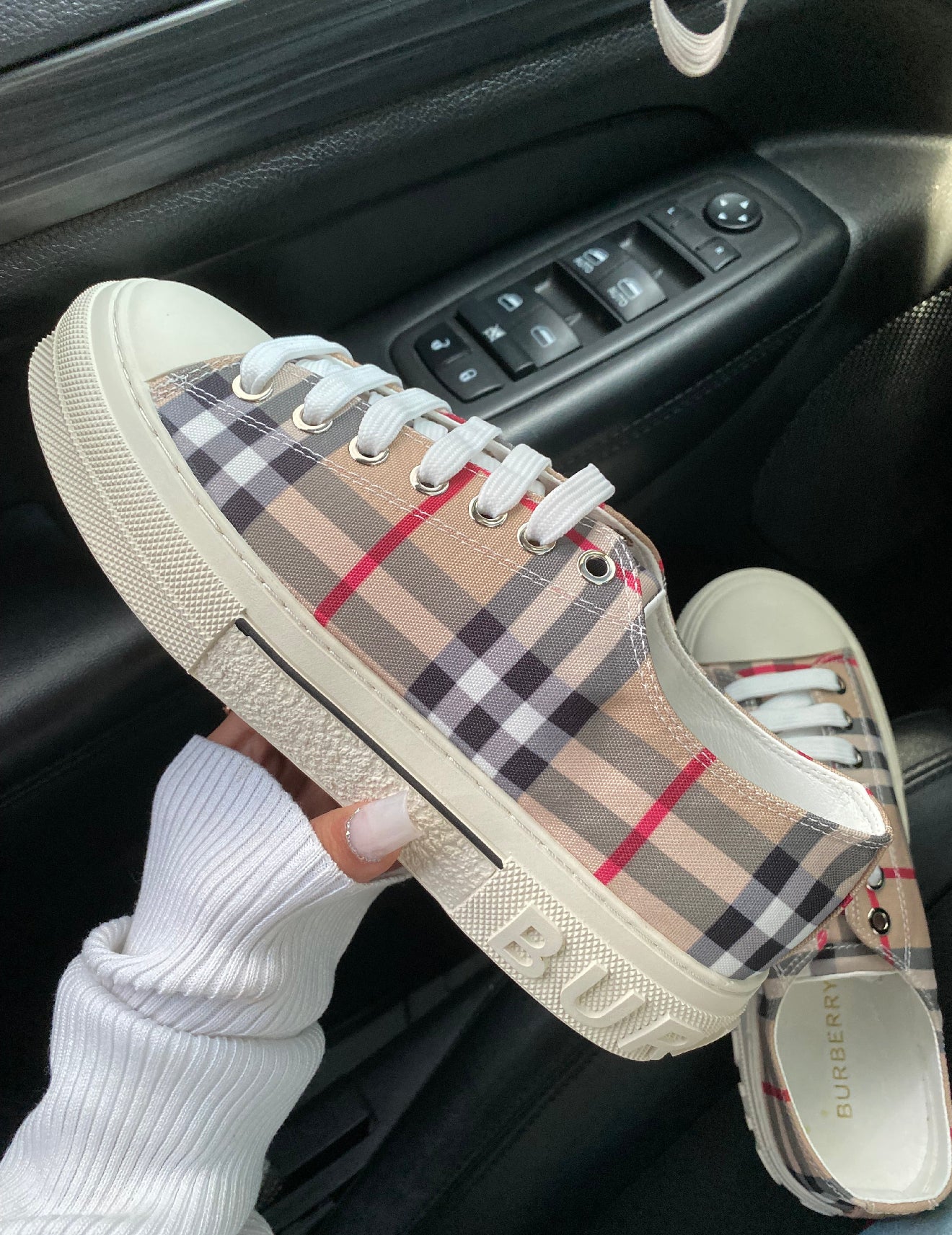 Unisex Berry shoes