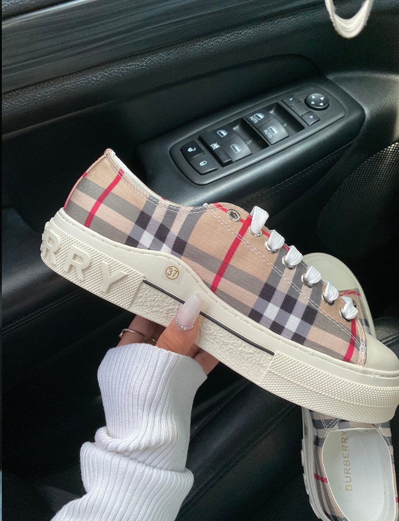 Unisex Berry shoes