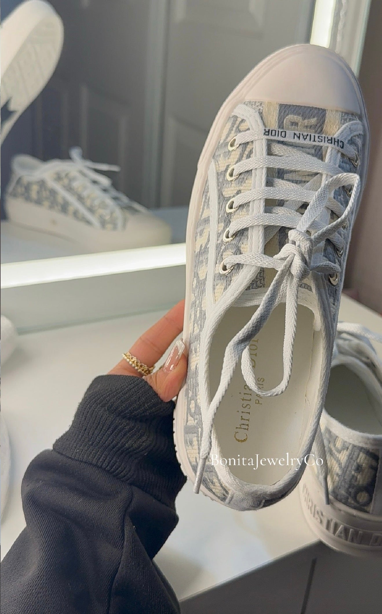 White Unisex Dr Shoes