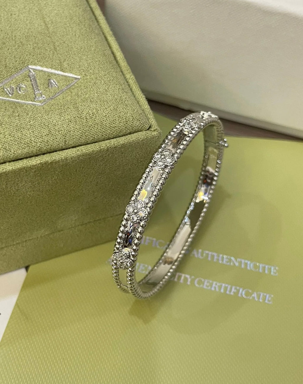 Clover bracelet set with Box